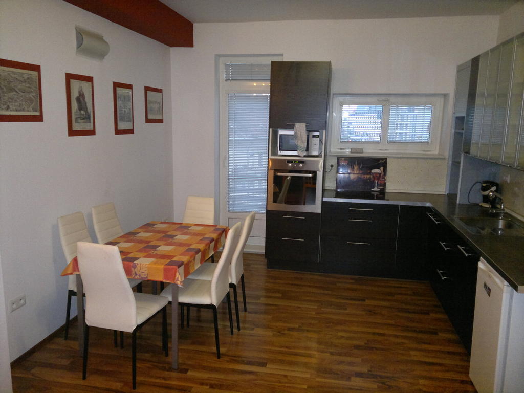 דירות ברטיסלאבה Apartman Maximilian חדר תמונה